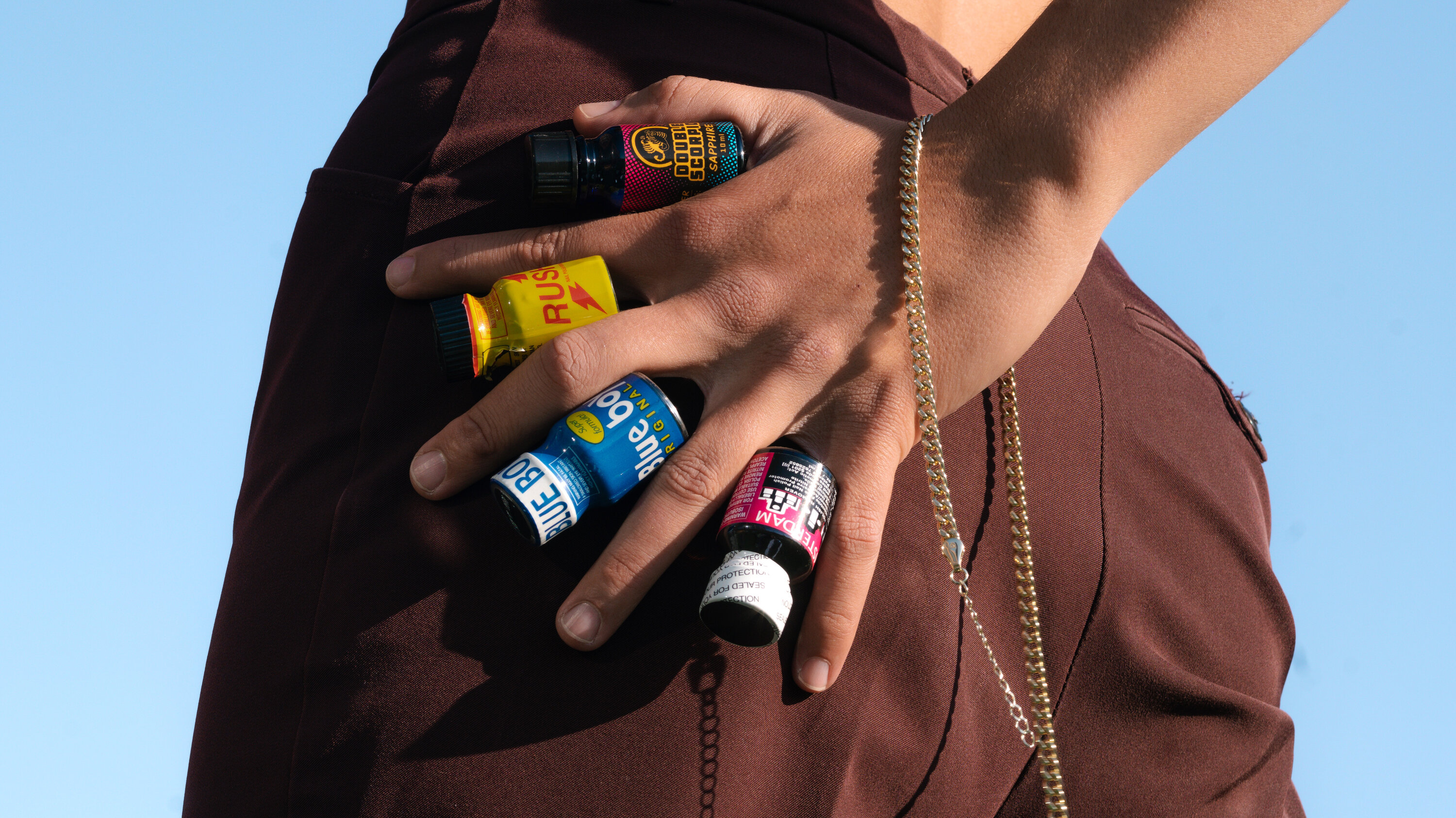 Community Bonding: Passing the Bottle, Sharing the Vibe – The Social Side of Poppers